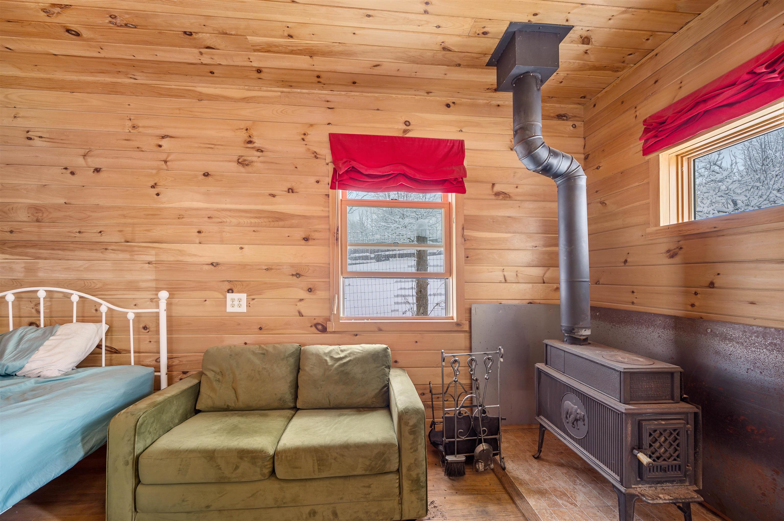 Hyde Park, Vermont 05655, United States, 4 Bedrooms Bedrooms, ,1 BathroomBathrooms,Residential,Pending,8005