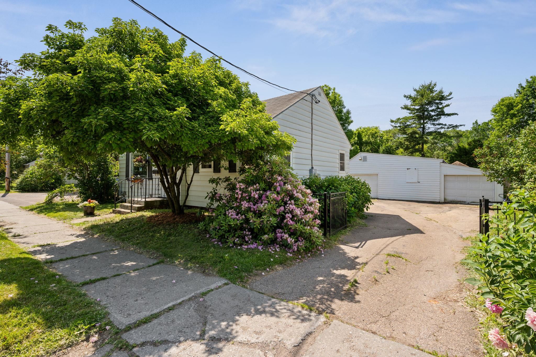 15 Oak Street