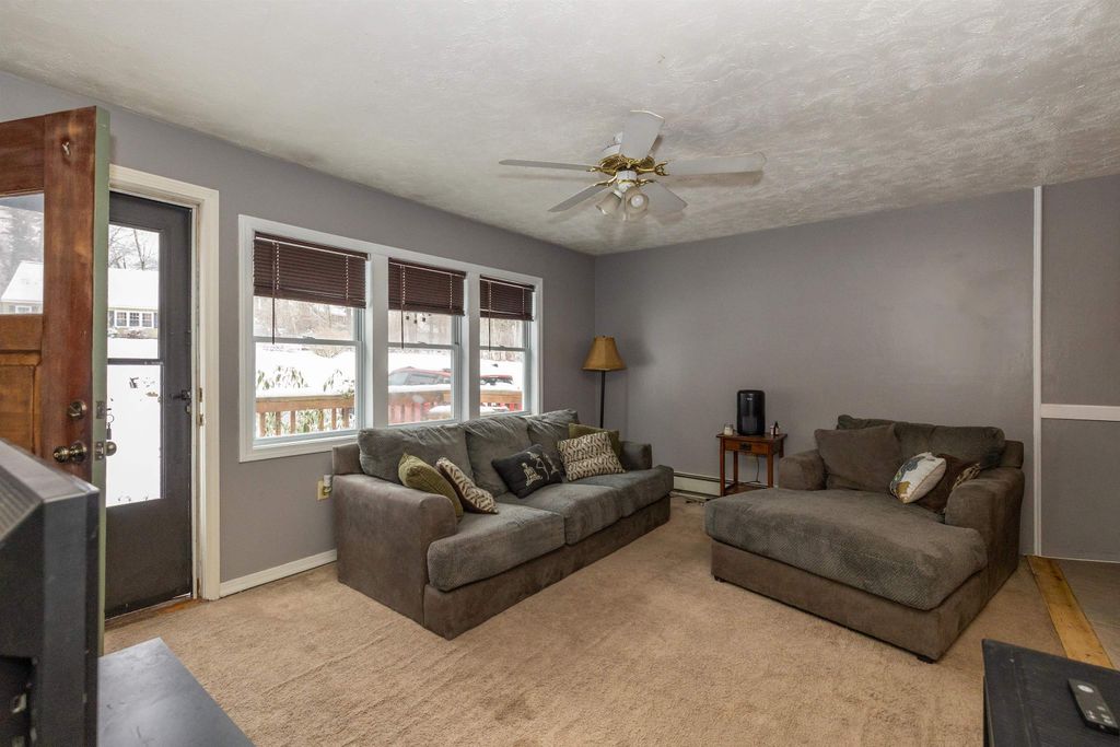 Photo of 17 Grove Avenue, Salem, NH 03079 (MLS # 5071965)