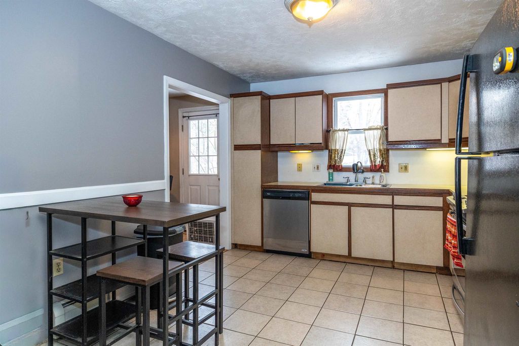 Photo of 17 Grove Avenue, Salem, NH 03079 (MLS # 5071965)