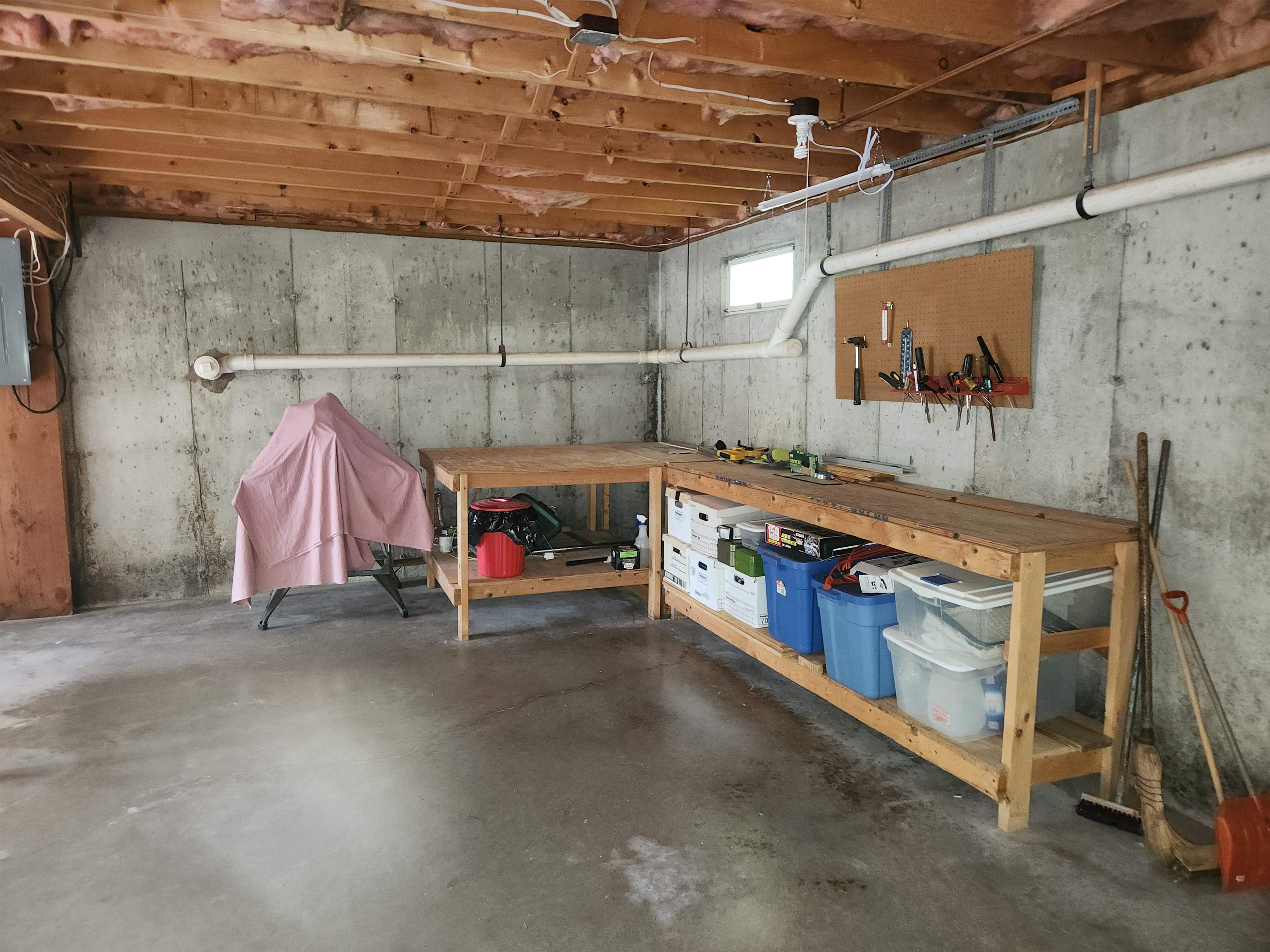 Nottingham, New Hampshire 03290, United States, 2 Bedrooms Bedrooms, ,2 BathroomsBathrooms,Residential,Active,201603