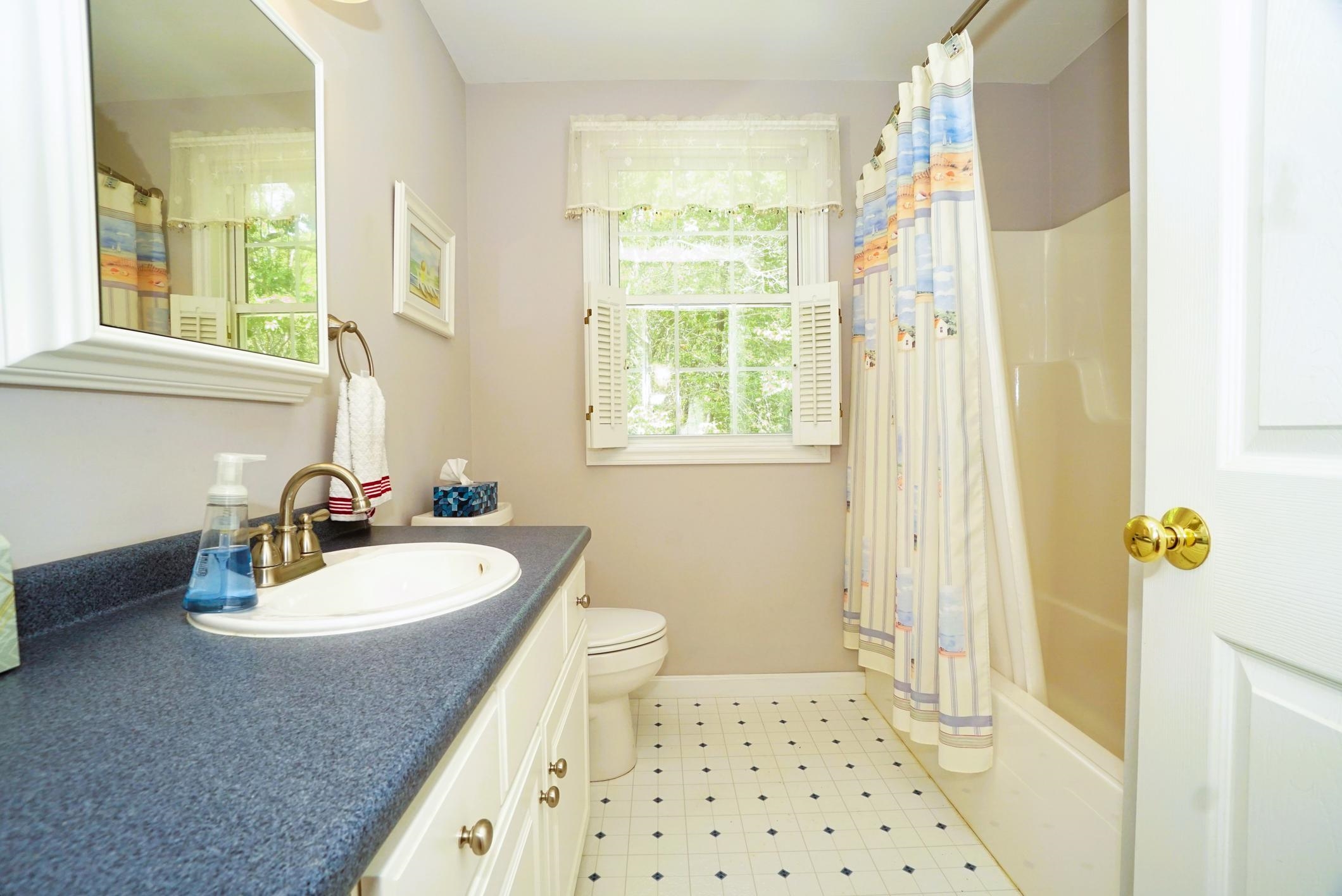 Deerfield, New Hampshire 03037, United States, 4 Bedrooms Bedrooms, ,2 BathroomsBathrooms,Residential,Active,174813