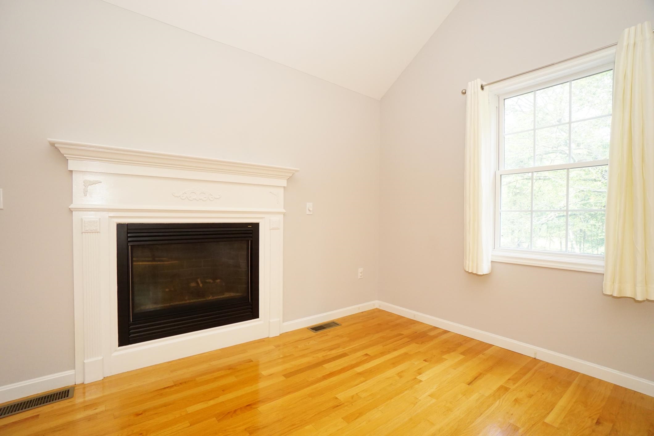 Deerfield, New Hampshire 03037, United States, 4 Bedrooms Bedrooms, ,2 BathroomsBathrooms,Residential,Active,174813