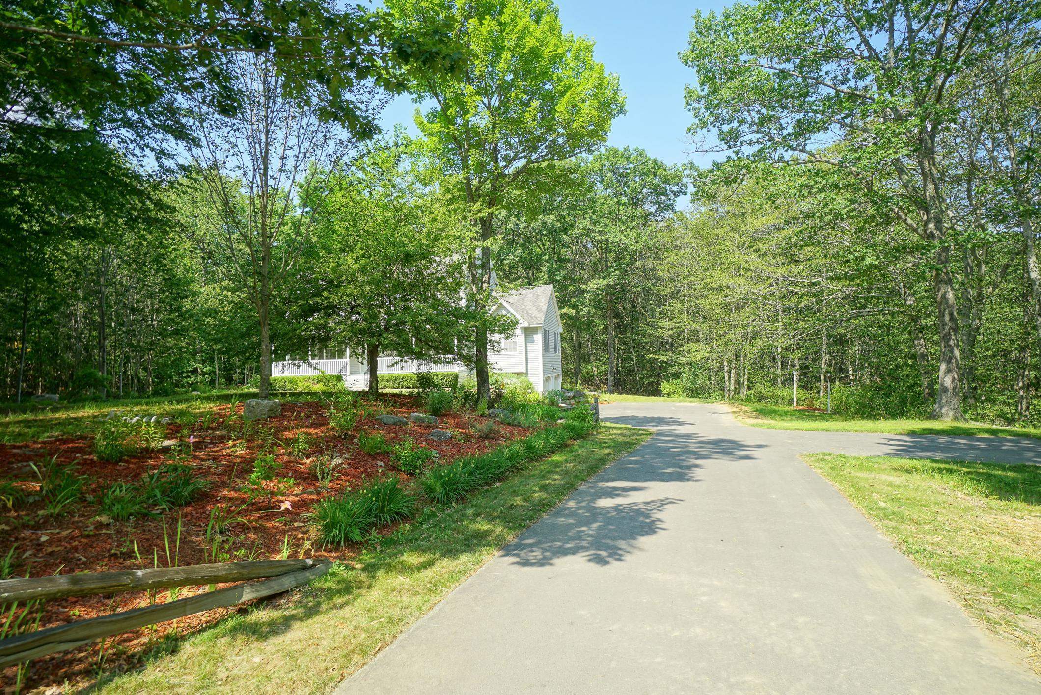 Deerfield, New Hampshire 03037, United States, 4 Bedrooms Bedrooms, ,2 BathroomsBathrooms,Residential,Active,174813