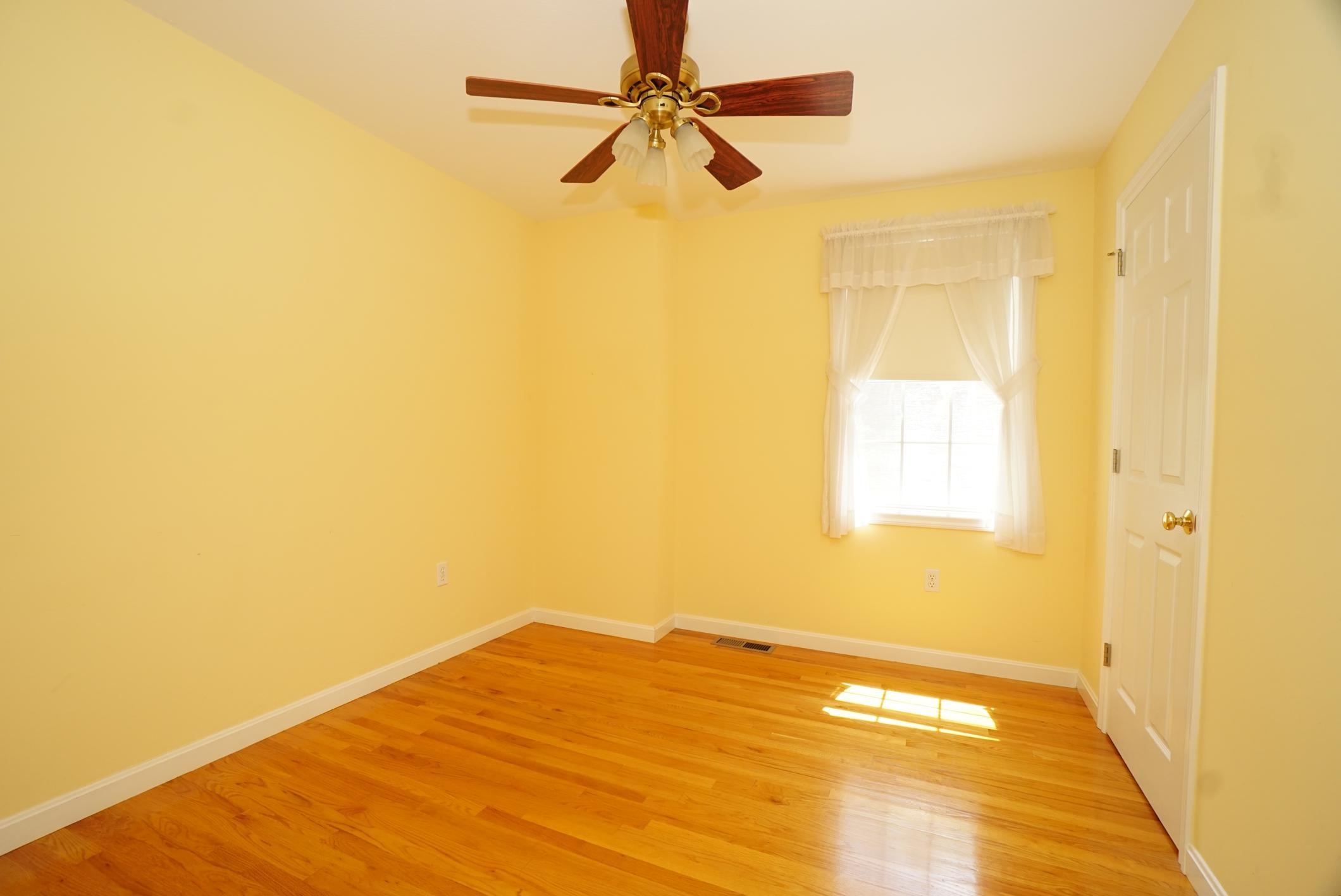 Deerfield, New Hampshire 03037, United States, 4 Bedrooms Bedrooms, ,2 BathroomsBathrooms,Residential,Active,174813