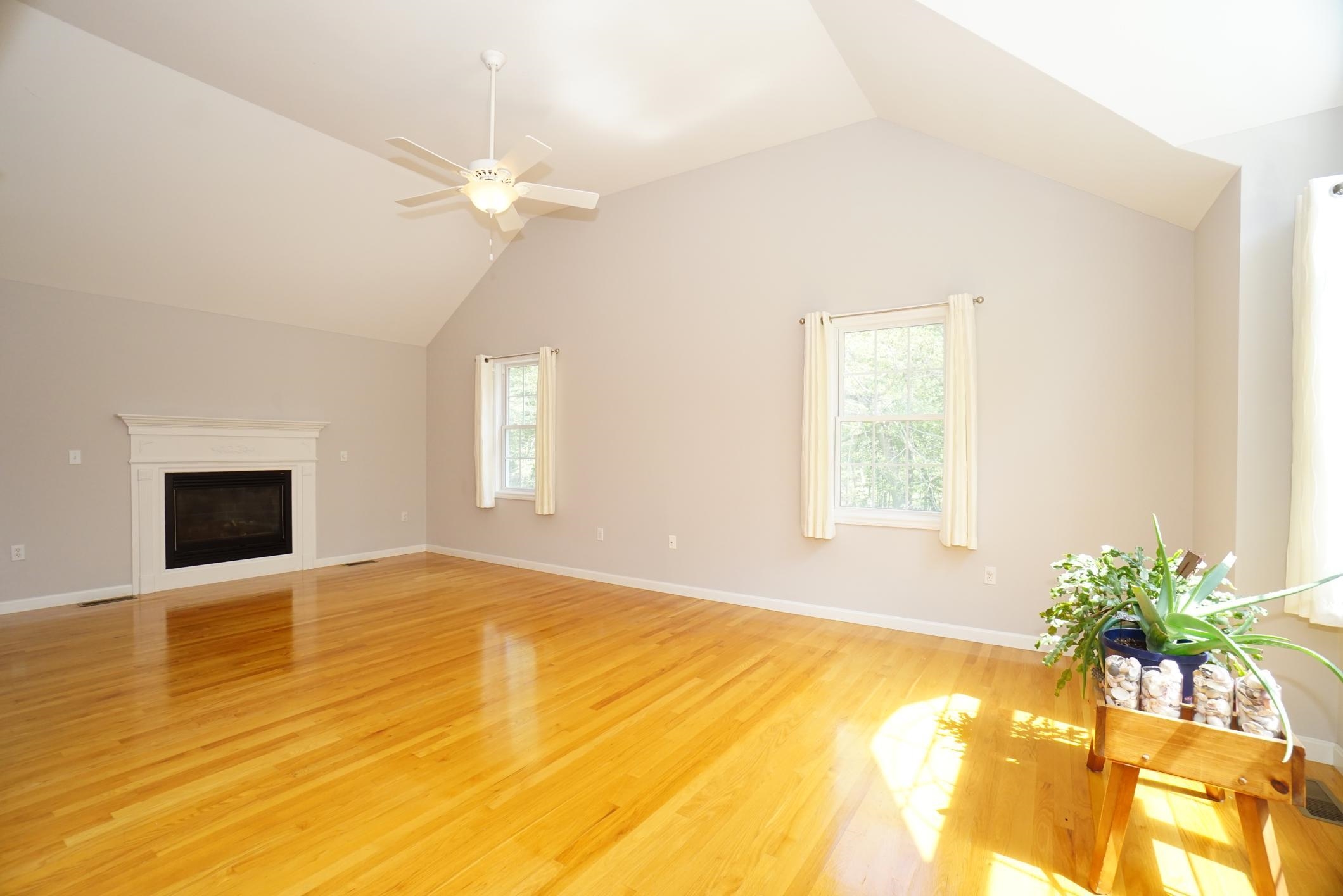 Deerfield, New Hampshire 03037, United States, 4 Bedrooms Bedrooms, ,2 BathroomsBathrooms,Residential,Active,174813