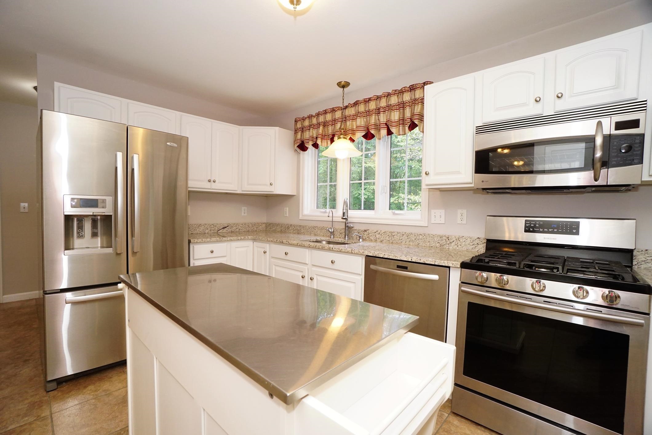 Deerfield, New Hampshire 03037, United States, 4 Bedrooms Bedrooms, ,2 BathroomsBathrooms,Residential,Active,174813