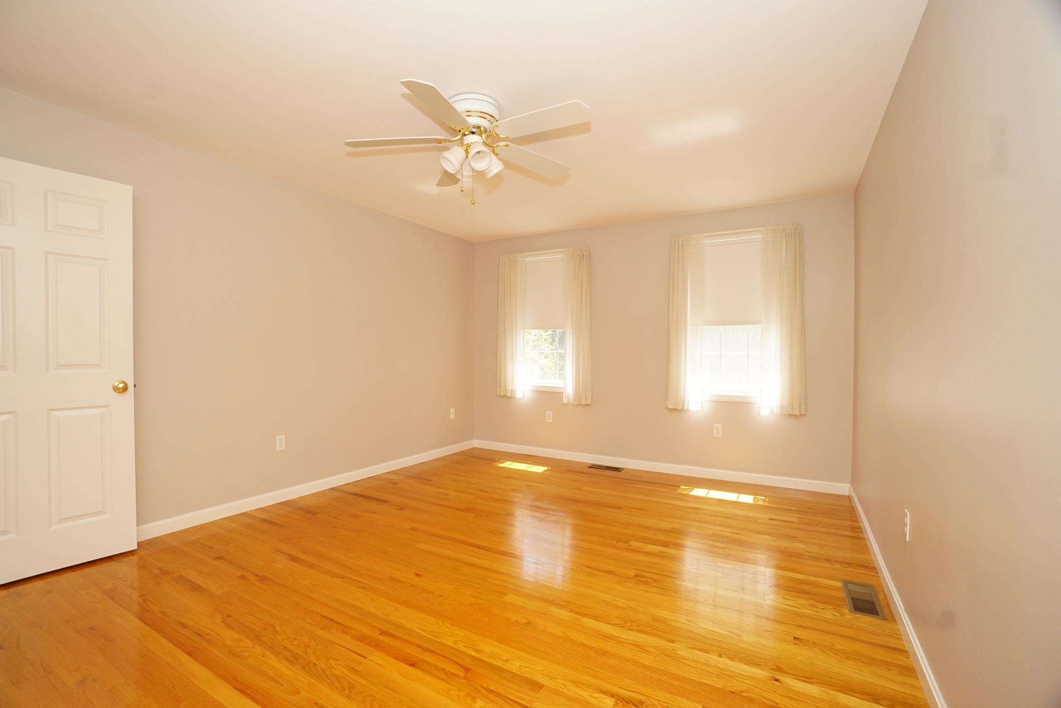 Deerfield, New Hampshire 03037, United States, 4 Bedrooms Bedrooms, ,2 BathroomsBathrooms,Residential,Active,174813