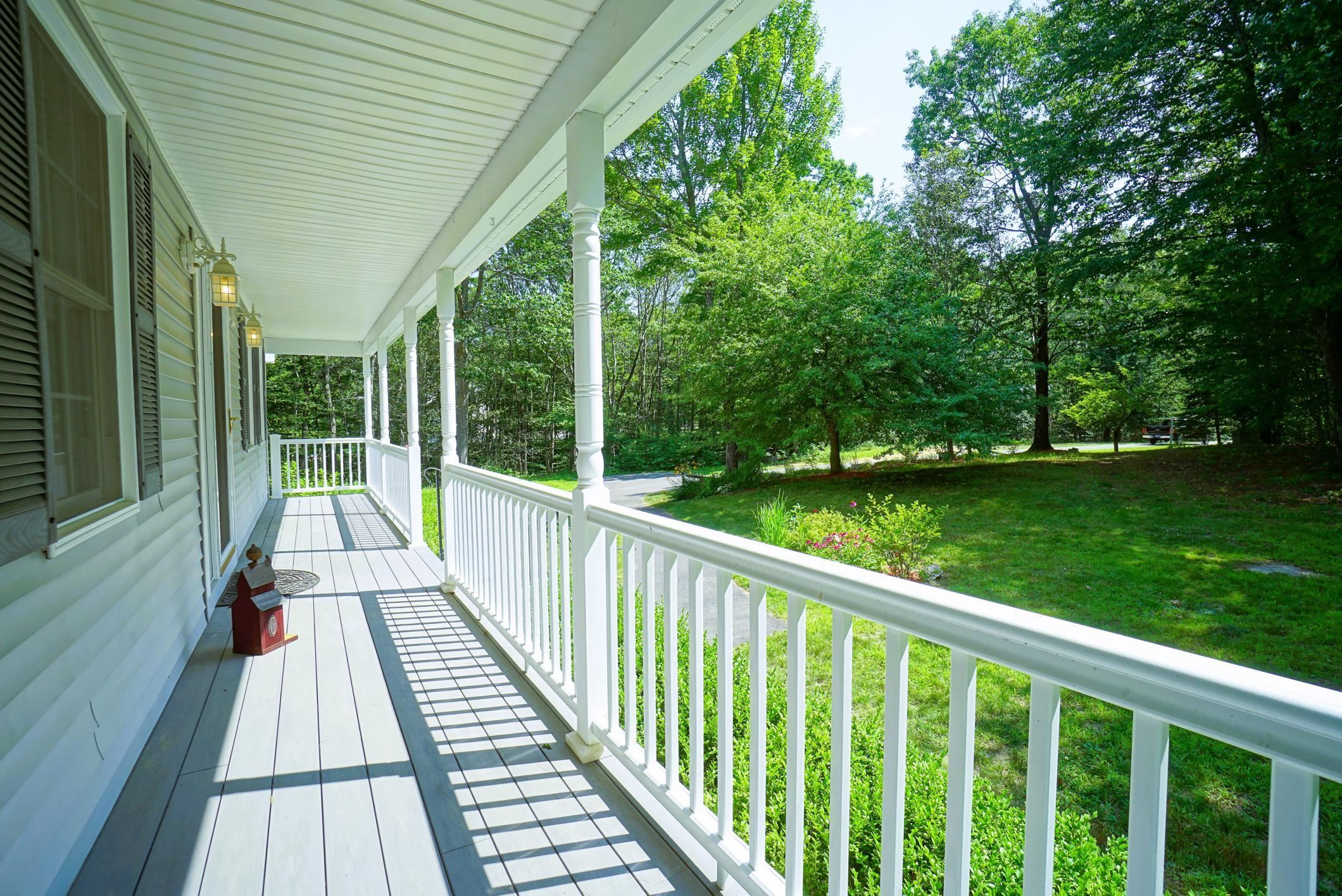 Deerfield, New Hampshire 03037, United States, 4 Bedrooms Bedrooms, ,2 BathroomsBathrooms,Residential,Active,174813