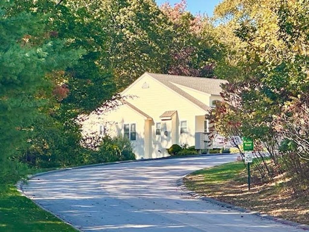 Photo of 4 Indian Hill Road, Derry, NH 03038 (MLS # 5066487)