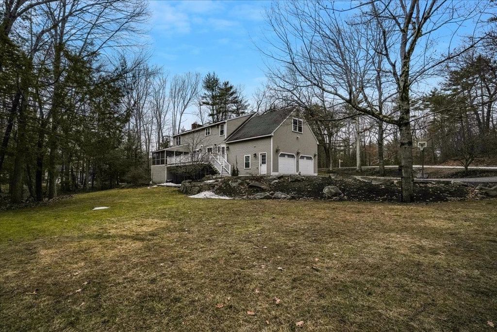 Photo of 50 Hearthside Circle, Bedford, NH 03110 (MLS # 5081471)