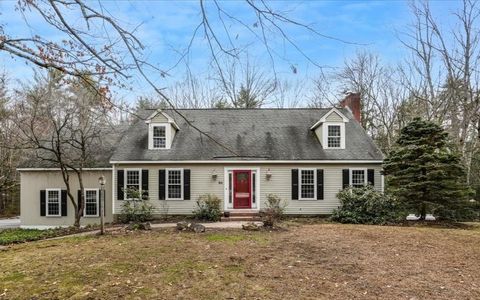 Photo of 50 Hearthside Circle, Bedford, NH 03110 (MLS # 5081471)