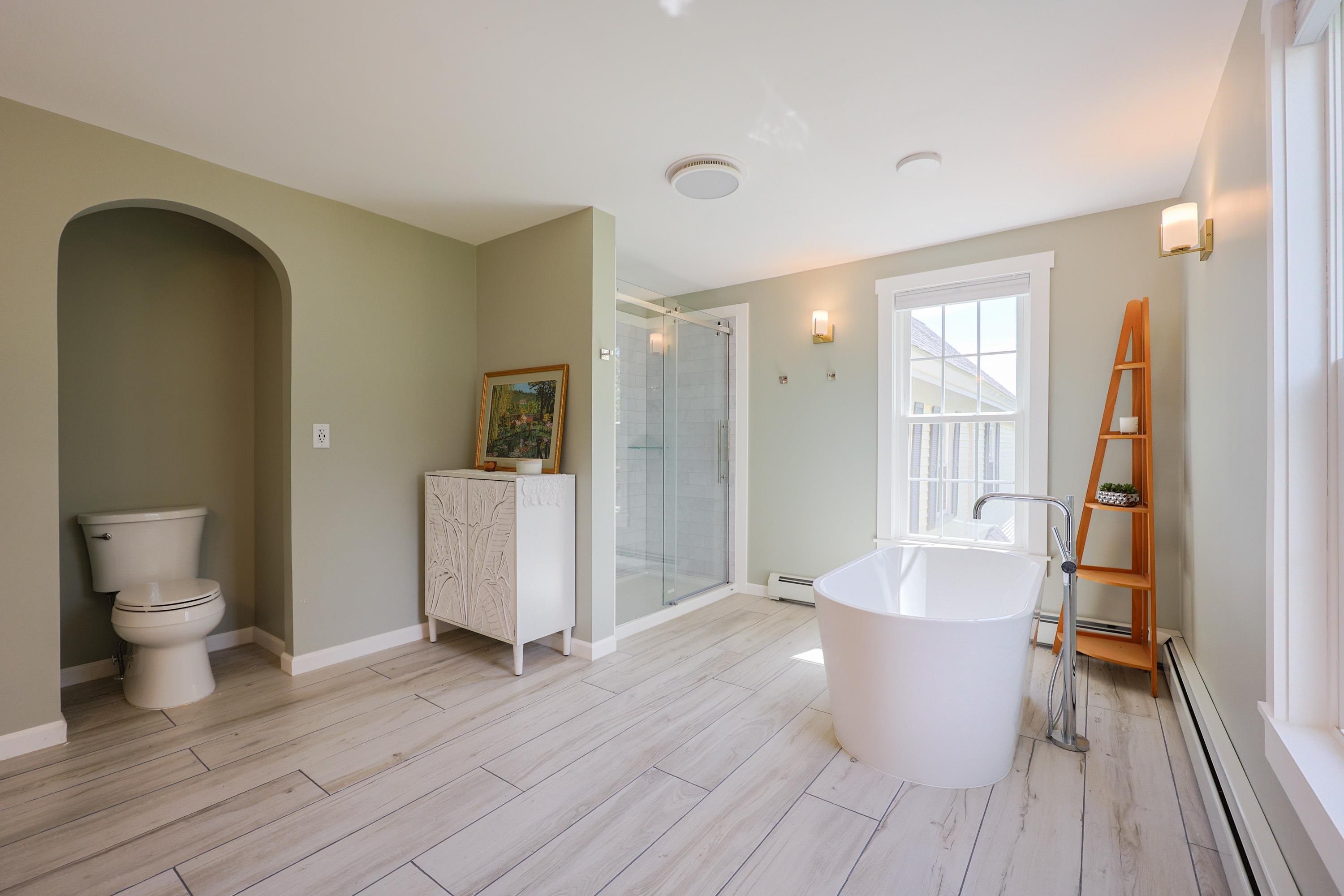 Plaistow, New Hampshire 03865, United States, 5 Bedrooms Bedrooms, ,5 BathroomsBathrooms,Residential,Active,130582