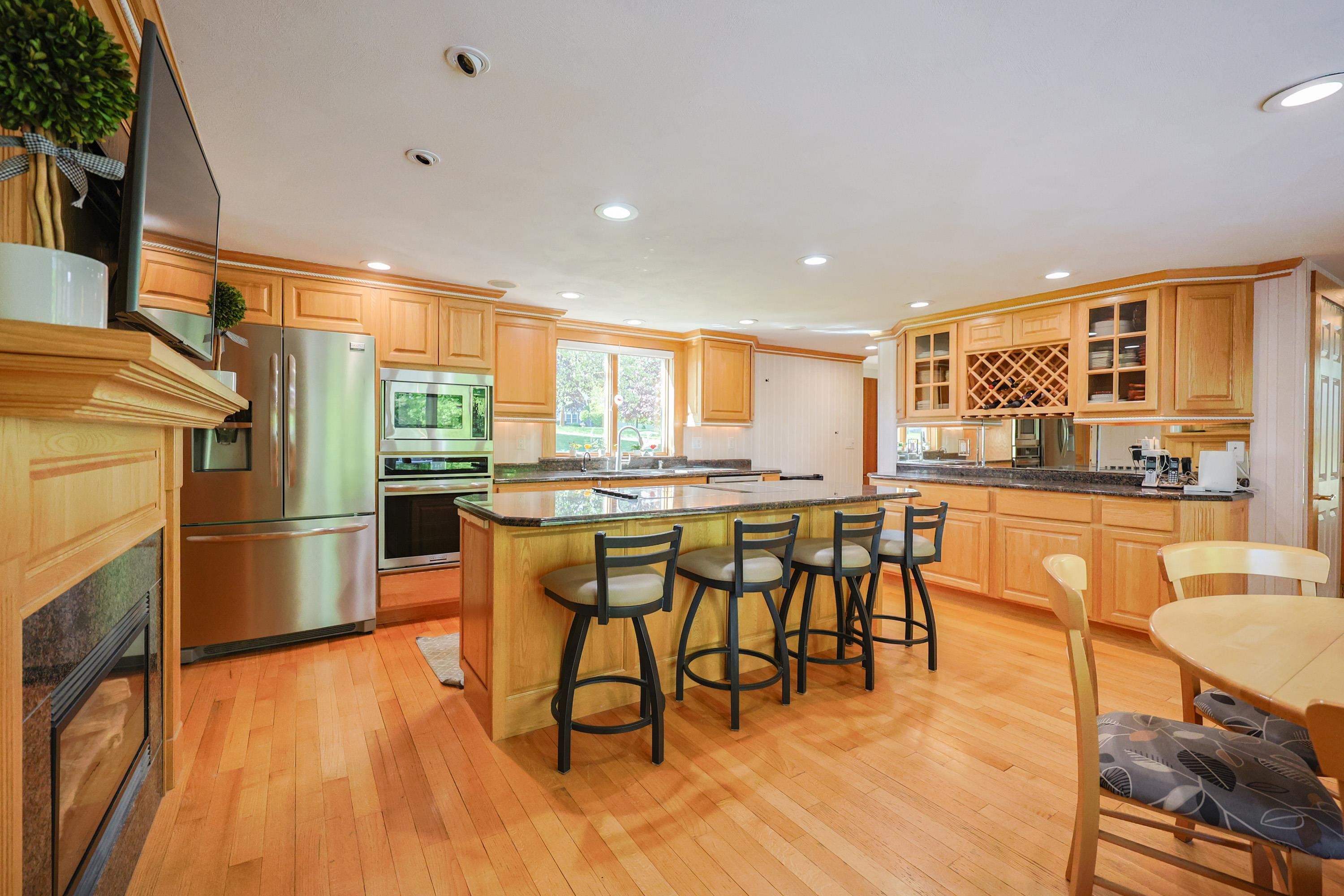 Plaistow, New Hampshire 03865, United States, 5 Bedrooms Bedrooms, ,5 BathroomsBathrooms,Residential,Active,130582