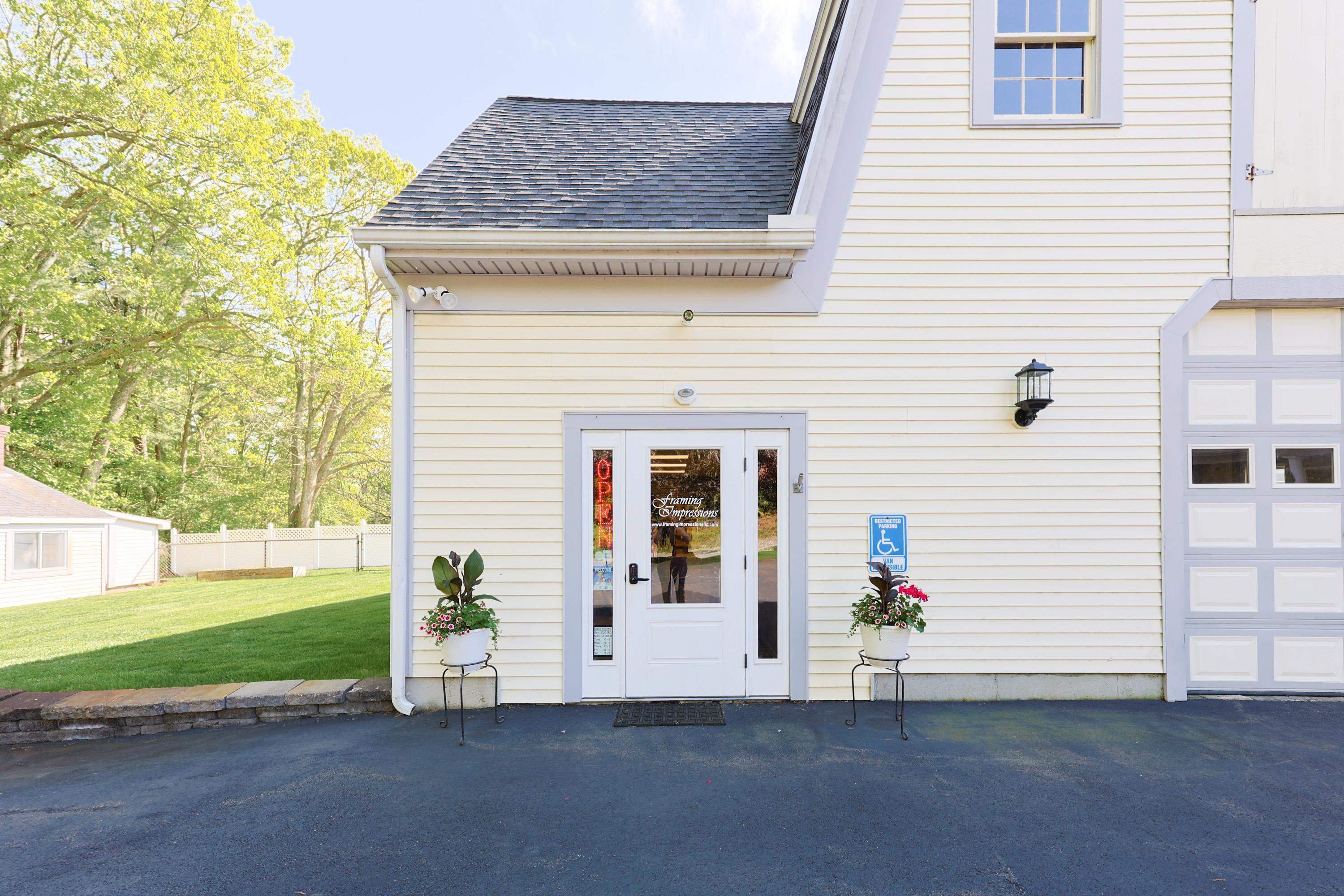 Plaistow, New Hampshire 03865, United States, 5 Bedrooms Bedrooms, ,5 BathroomsBathrooms,Residential,Active,130582