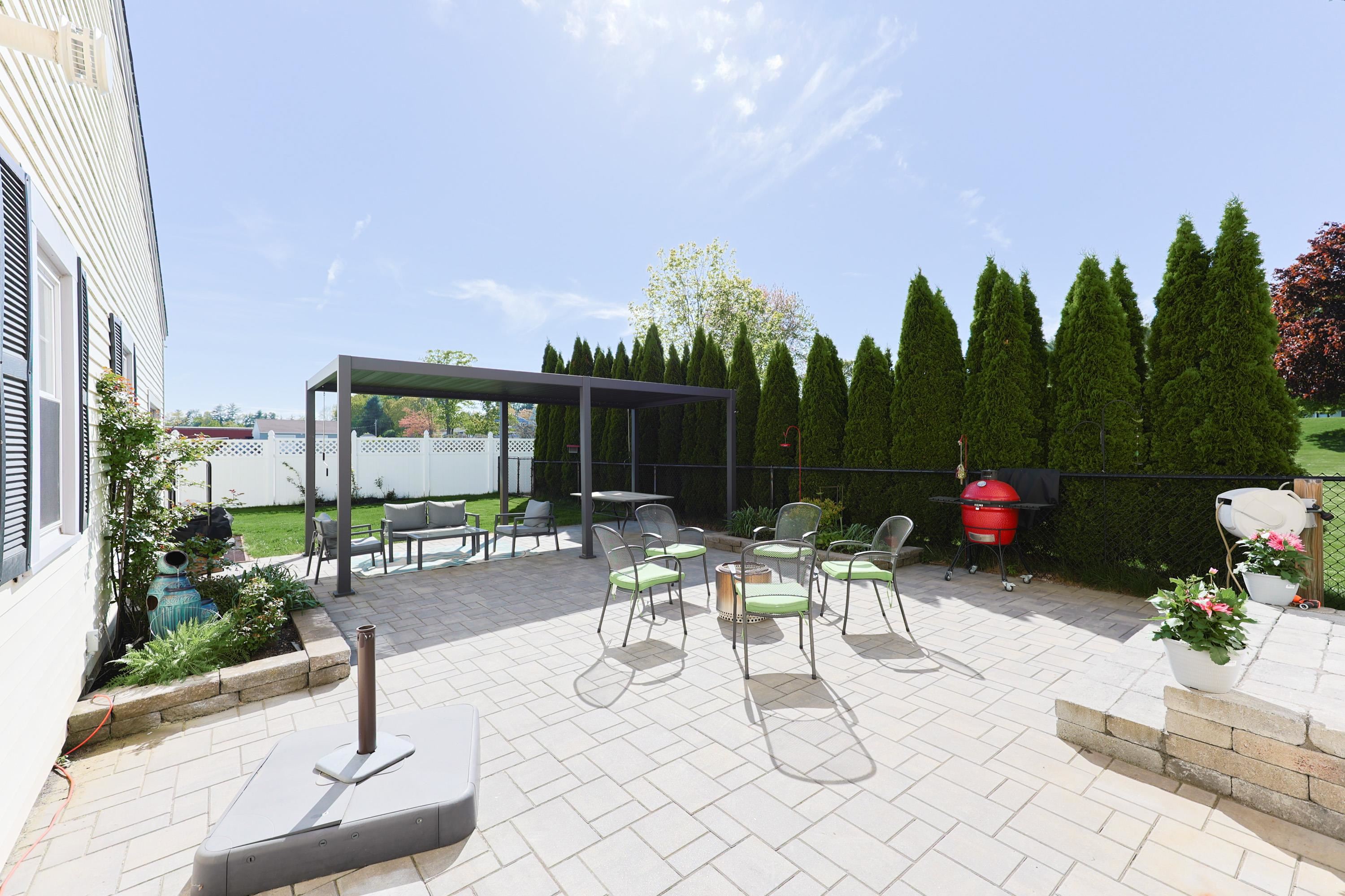 Plaistow, New Hampshire 03865, United States, 5 Bedrooms Bedrooms, ,5 BathroomsBathrooms,Residential,Active,130582