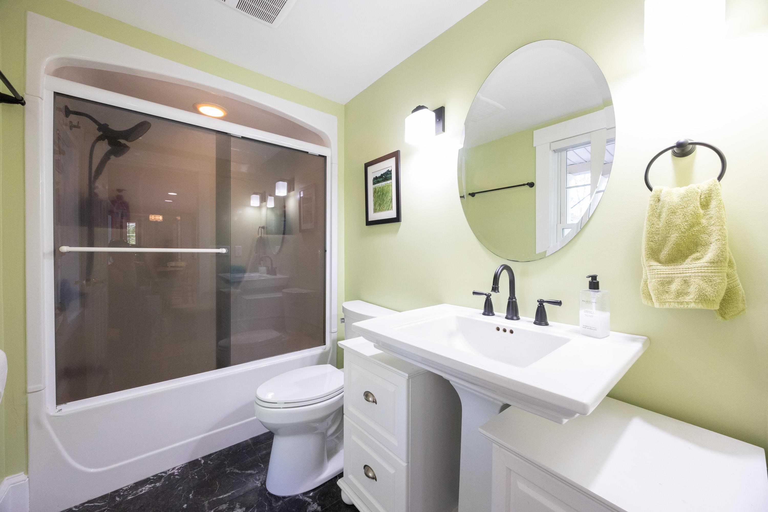 Plaistow, New Hampshire 03865, United States, 5 Bedrooms Bedrooms, ,5 BathroomsBathrooms,Residential,Active,130582