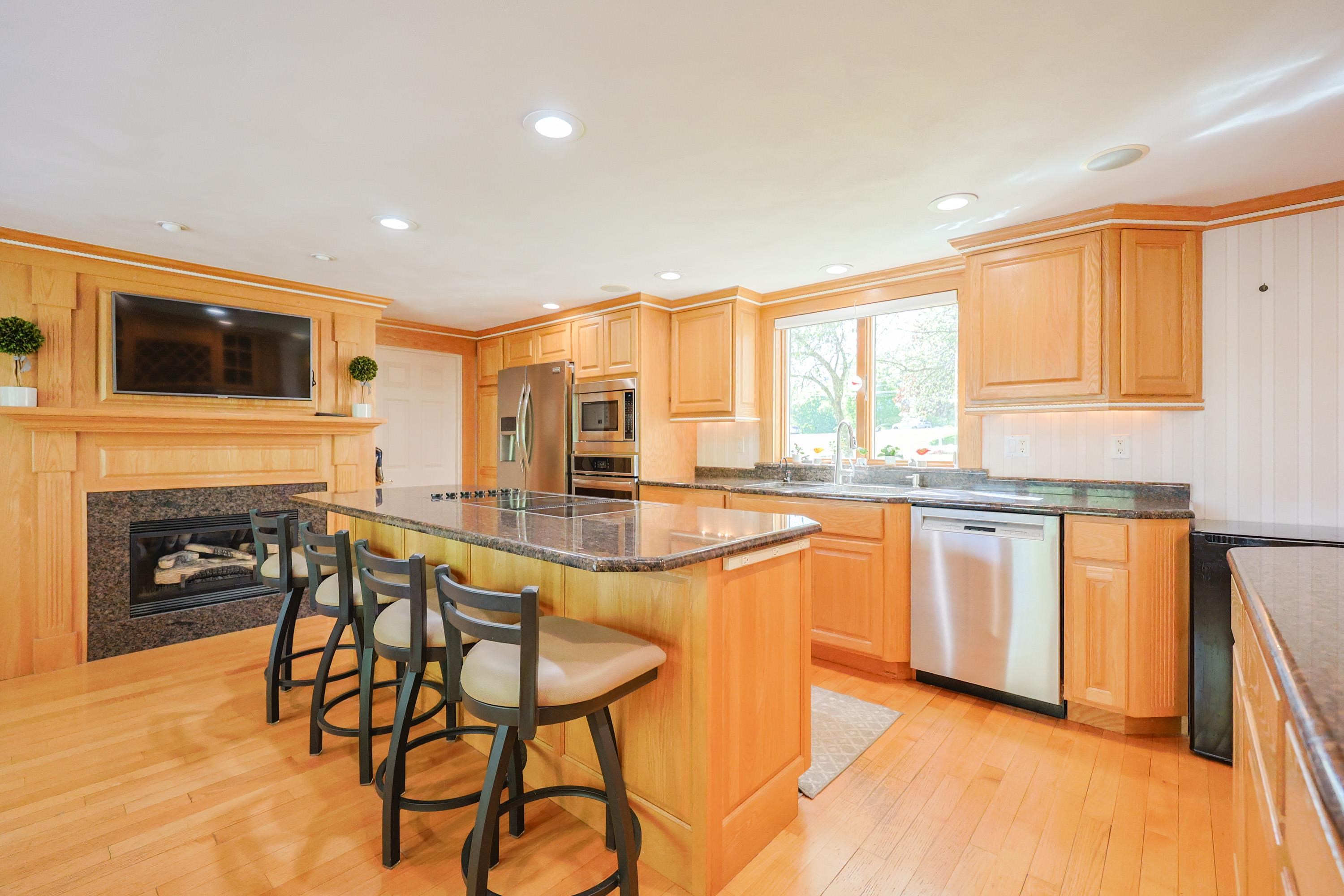 Plaistow, New Hampshire 03865, United States, 5 Bedrooms Bedrooms, ,5 BathroomsBathrooms,Residential,Active,130582