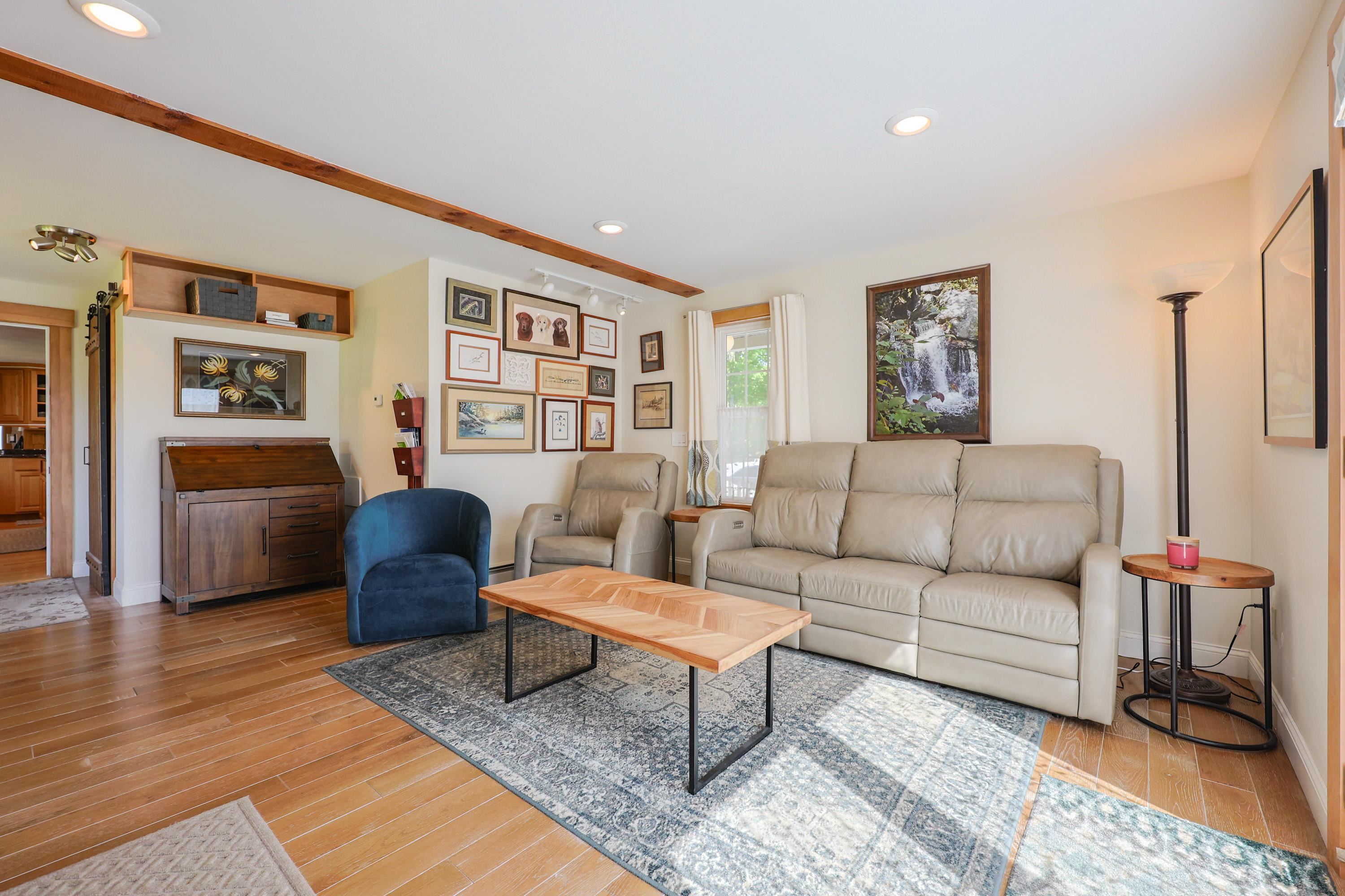 Plaistow, New Hampshire 03865, United States, 5 Bedrooms Bedrooms, ,5 BathroomsBathrooms,Residential,Active,130582