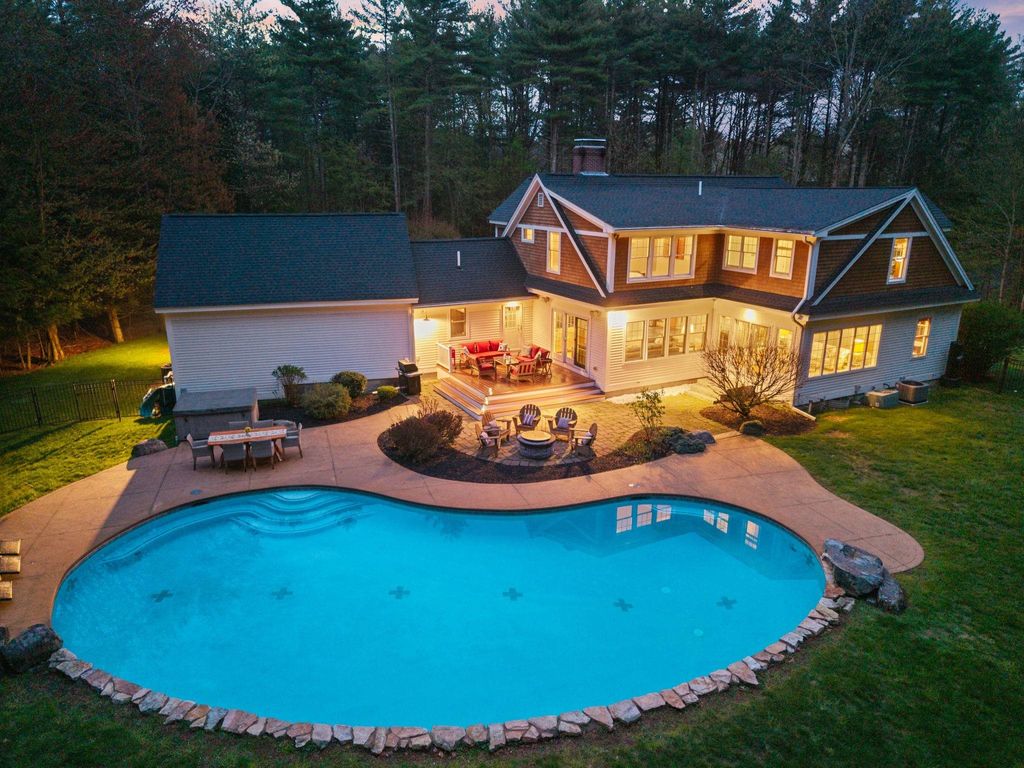 Photo of 15 Wiggin Way, Stratham, NH 03885 (MLS # 5088153)