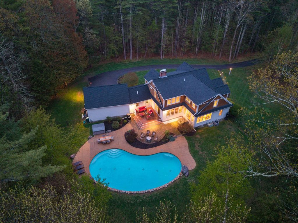 Photo of 15 Wiggin Way, Stratham, NH 03885 (MLS # 5088153)