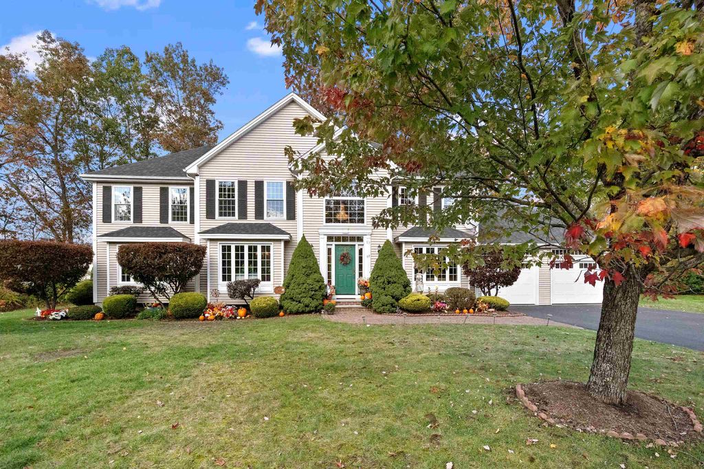 Photo of 17 Meredith Road, Salem, NH 03079 (MLS # 5067211)