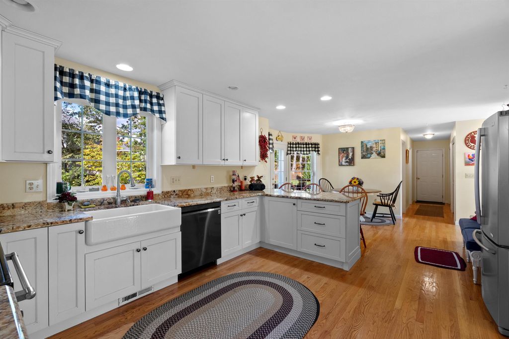 Photo of 17 Meredith Road, Salem, NH 03079 (MLS # 5067211)