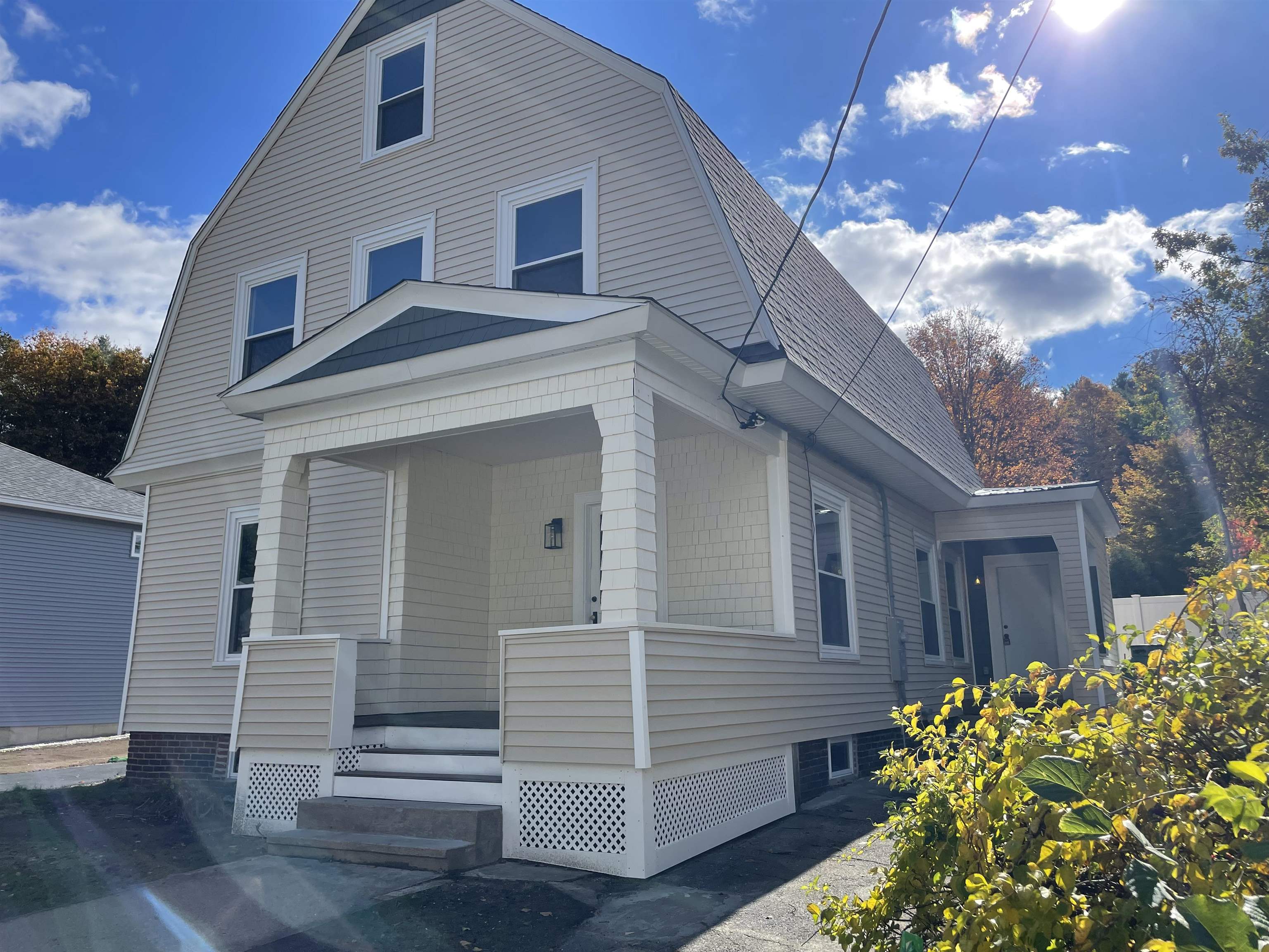 118 W Hillcrest Avenue