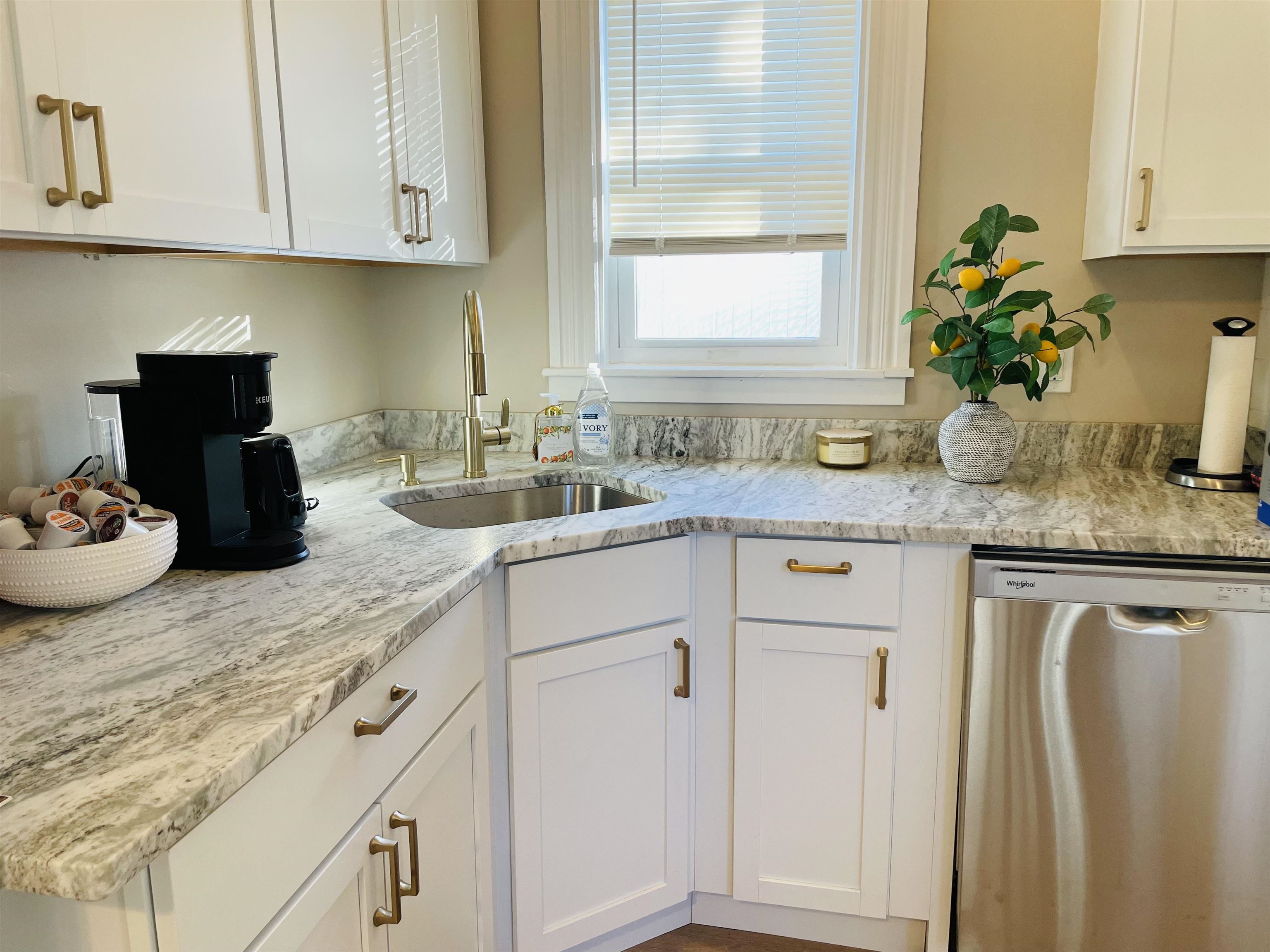 118 W Hillcrest Avenue