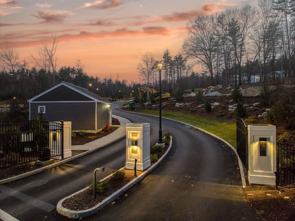 Photo of 17 Grand Avenue #Lot 4, Bedford, NH 03110 (MLS # 5018398)