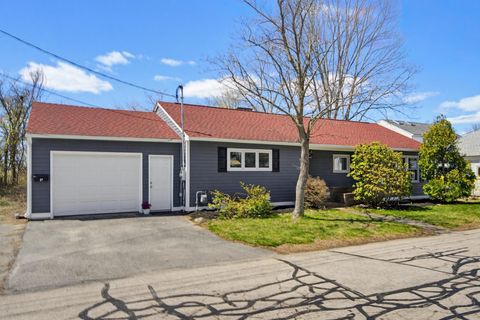 Photo of 42 Kenney Street, Manchester, NH 03103 (MLS # 5085833)
