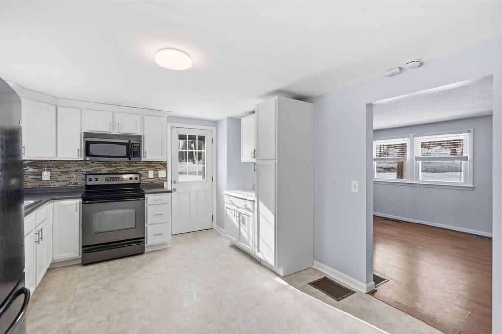 Photo of 120 Barretts Hill Road, Hudson, NH 03051 (MLS # 5077672)