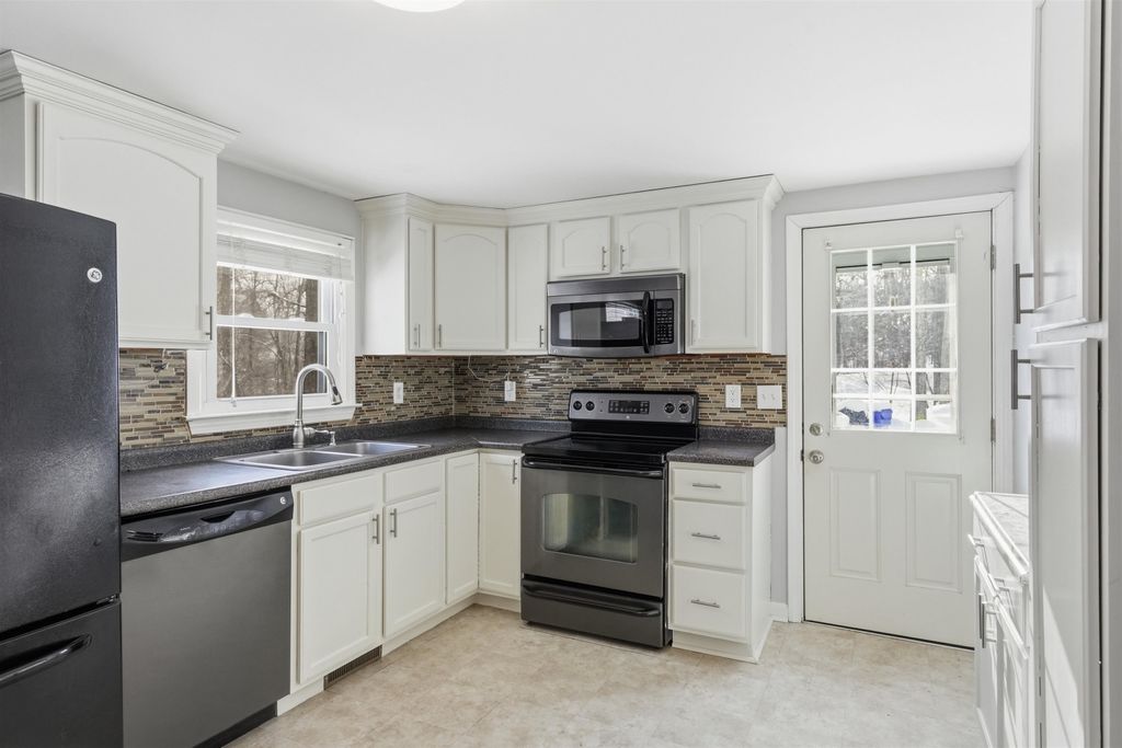 Photo of 120 Barretts Hill Road, Hudson, NH 03051 (MLS # 5077672)