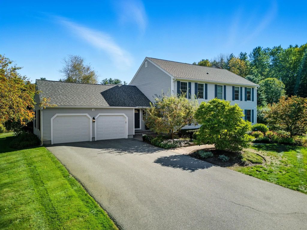 Photo of 7 Camelot Road, Windham, NH 03087 (MLS # 5064616)
