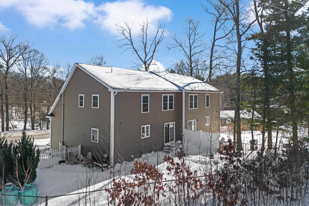 Photo of 63 Hardy Road #B, Londonderry, NH 03053 (MLS # 5076478)