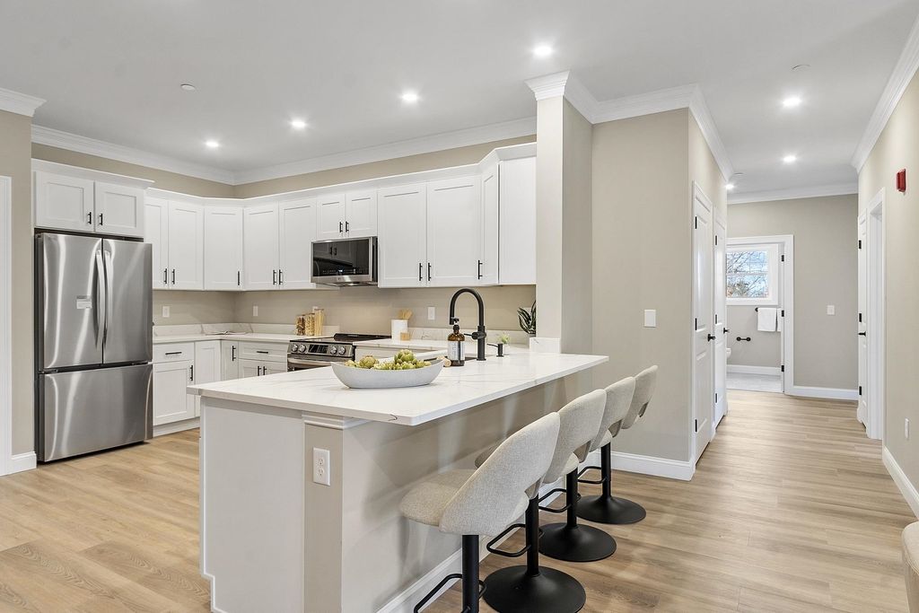 Photo of 10100 S Willow Street #201, Manchester, NH 03103 (MLS # 5084825)