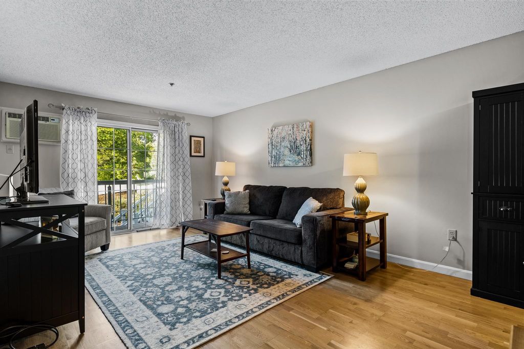Photo of 490 River Road #13, Manchester, NH 03104 (MLS # 5063927)