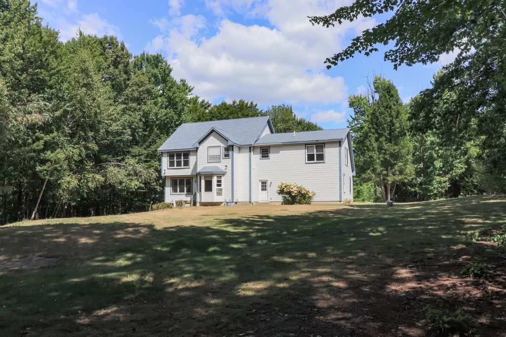 Photo of 762 Robinson Road, Pembroke, NH 03275 (MLS # 5058515)
