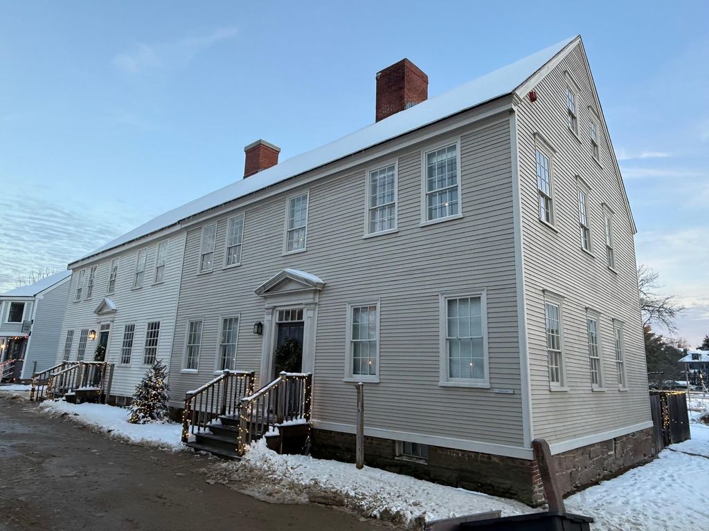 Photo of 72 Jefferson Street, Portsmouth, NH 03801 (MLS # 5073120)