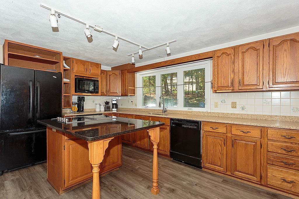 Photo of 14 Parrish Hill Drive, Nashua, NH 03063 (MLS # 5065049)