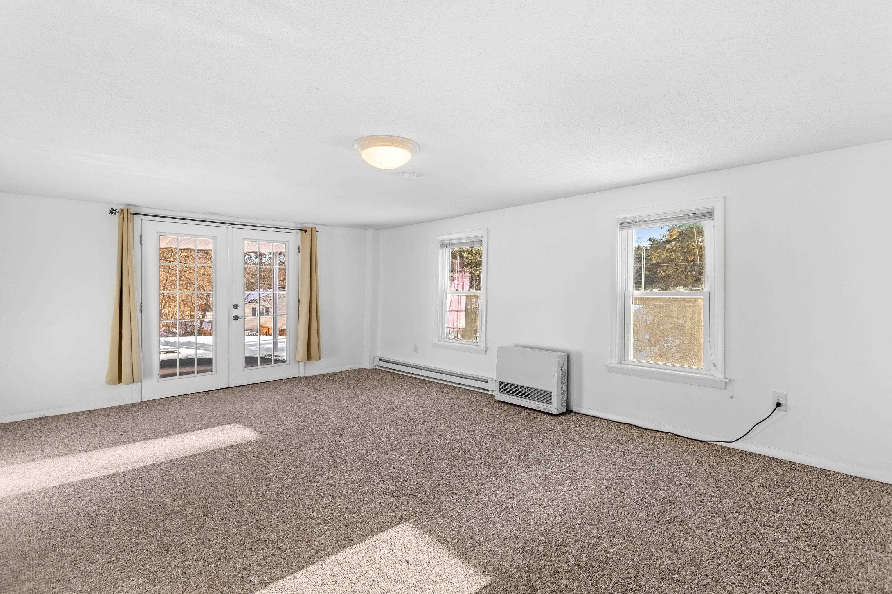 Lebanon, New Hampshire 03766, United States, 3 Bedrooms Bedrooms, ,2 BathroomsBathrooms,Residential,Active,253469