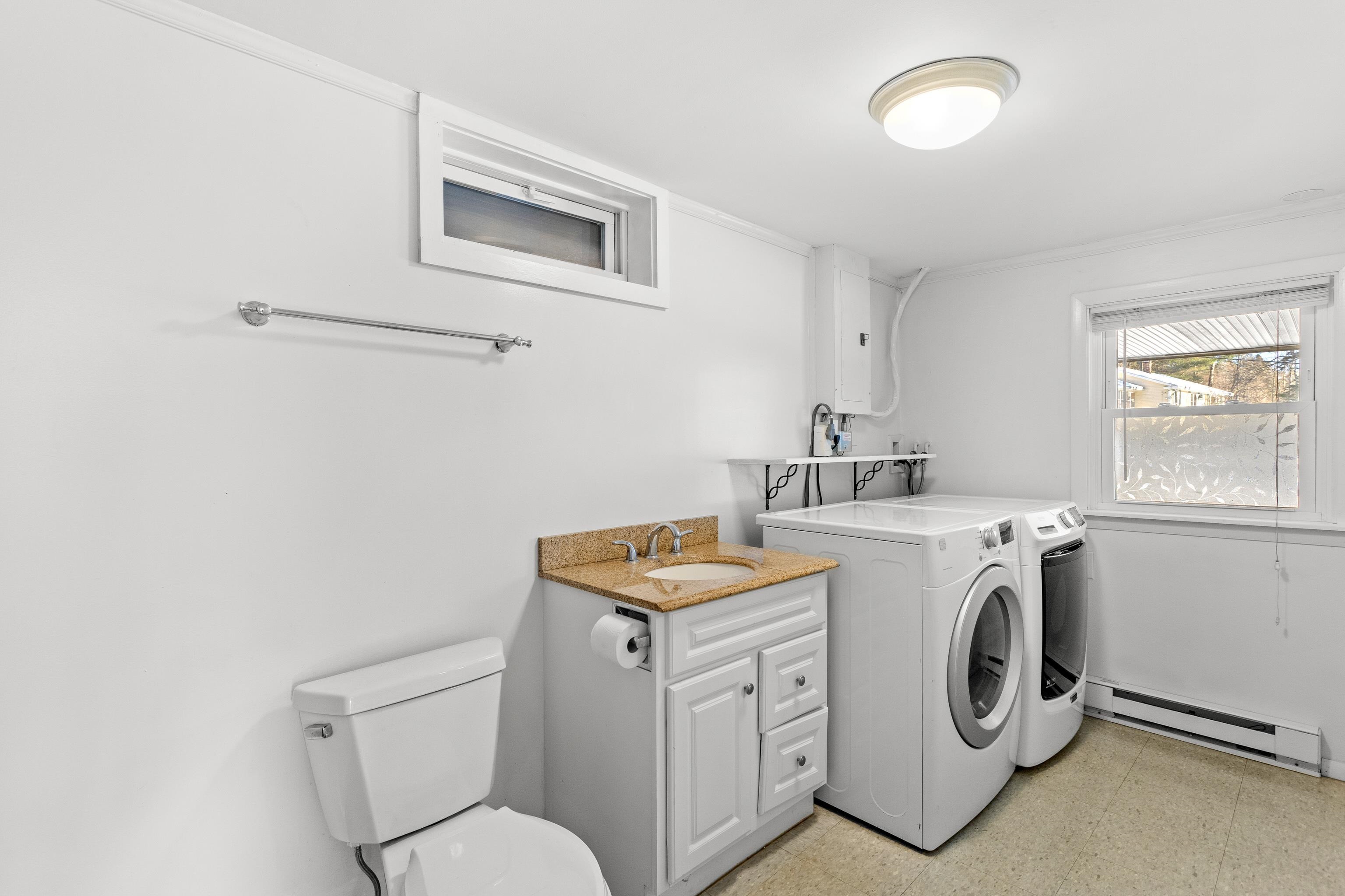 Lebanon, New Hampshire 03766, United States, 3 Bedrooms Bedrooms, ,2 BathroomsBathrooms,Residential,Active,253469