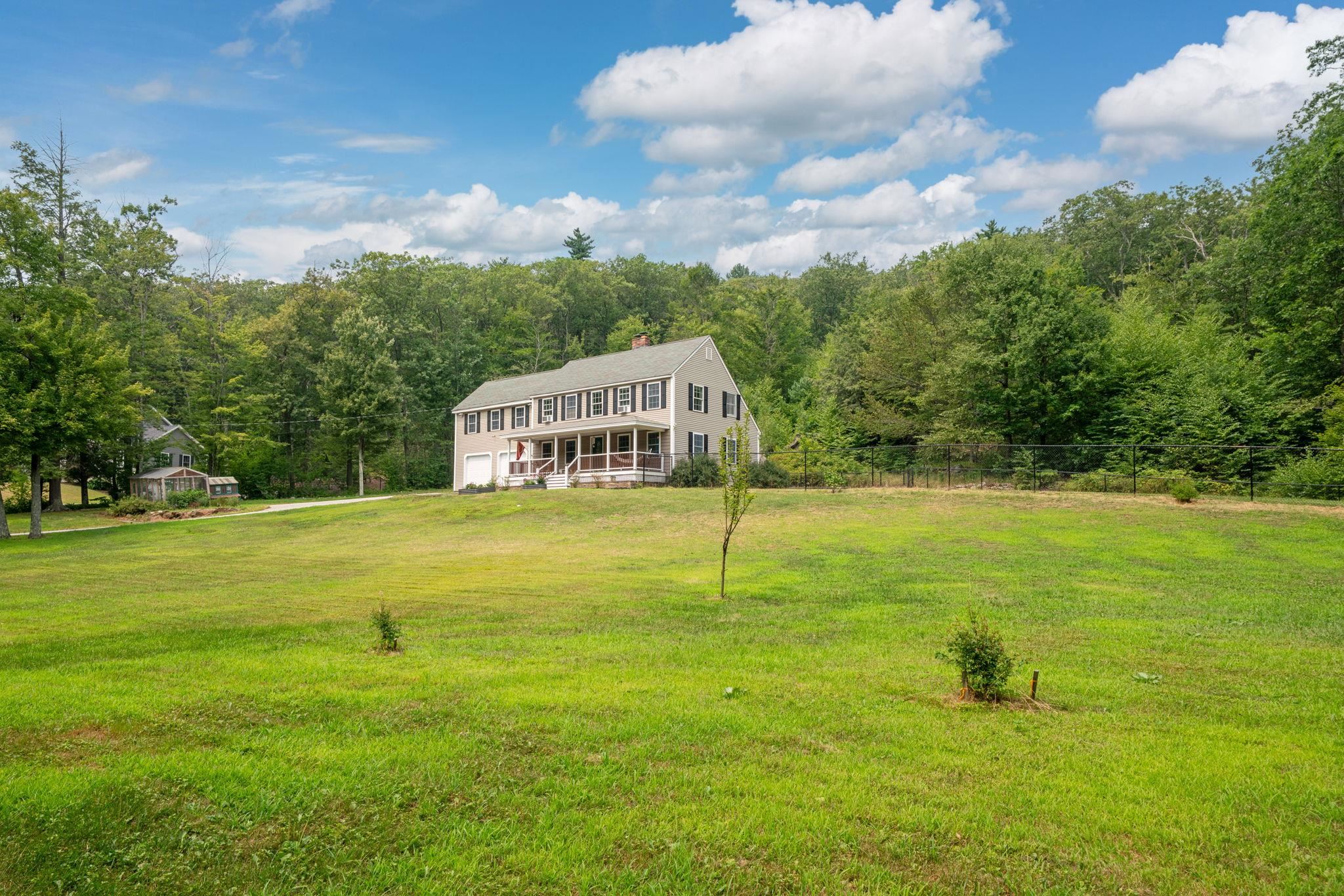 Goffstown, New Hampshire 03045, United States, 4 Bedrooms Bedrooms, ,3 BathroomsBathrooms,Residential,Active,186327
