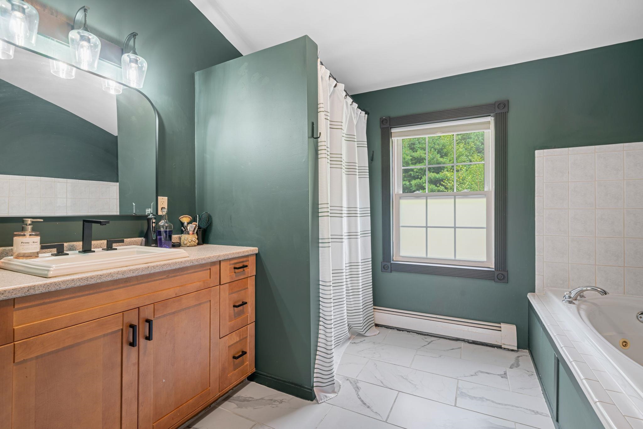 Goffstown, New Hampshire 03045, United States, 4 Bedrooms Bedrooms, ,3 BathroomsBathrooms,Residential,Active,186327