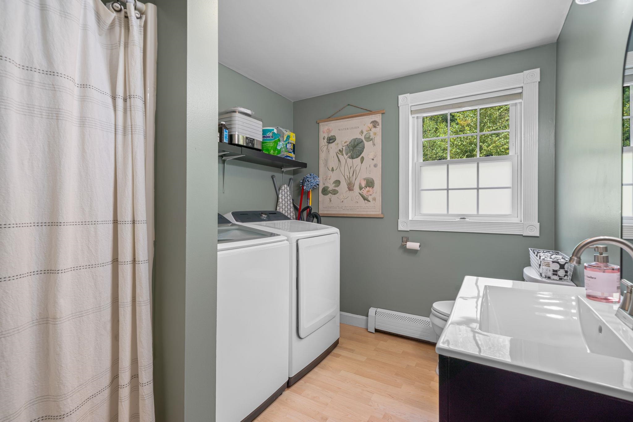 Goffstown, New Hampshire 03045, United States, 4 Bedrooms Bedrooms, ,3 BathroomsBathrooms,Residential,Active,186327