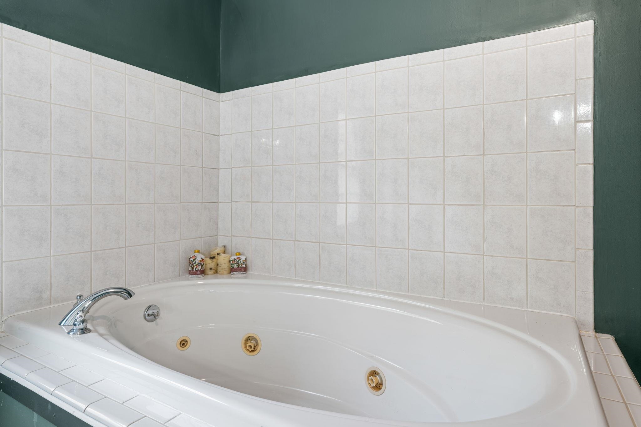 Goffstown, New Hampshire 03045, United States, 4 Bedrooms Bedrooms, ,3 BathroomsBathrooms,Residential,Active,186327