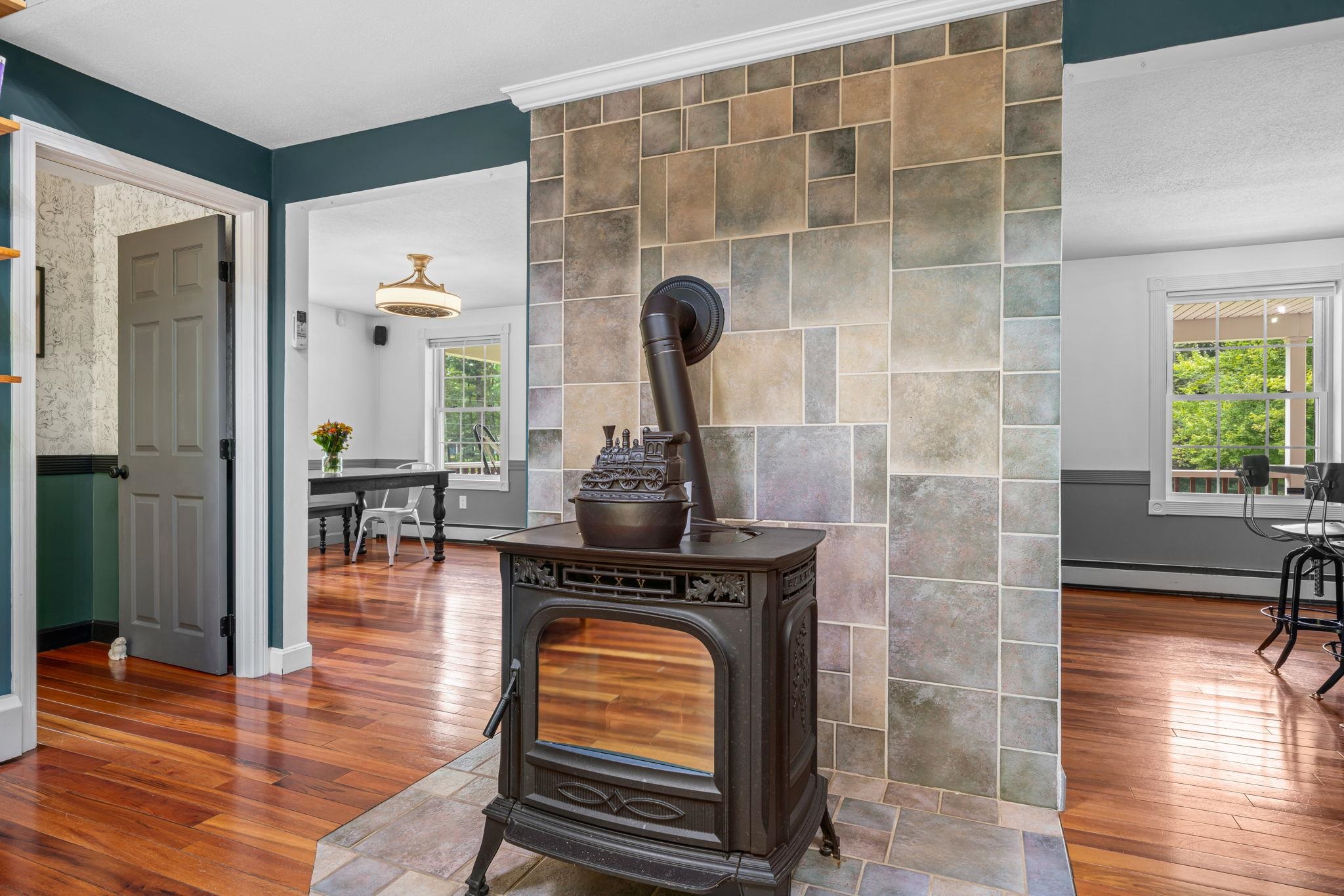 Goffstown, New Hampshire 03045, United States, 4 Bedrooms Bedrooms, ,3 BathroomsBathrooms,Residential,Active,186327