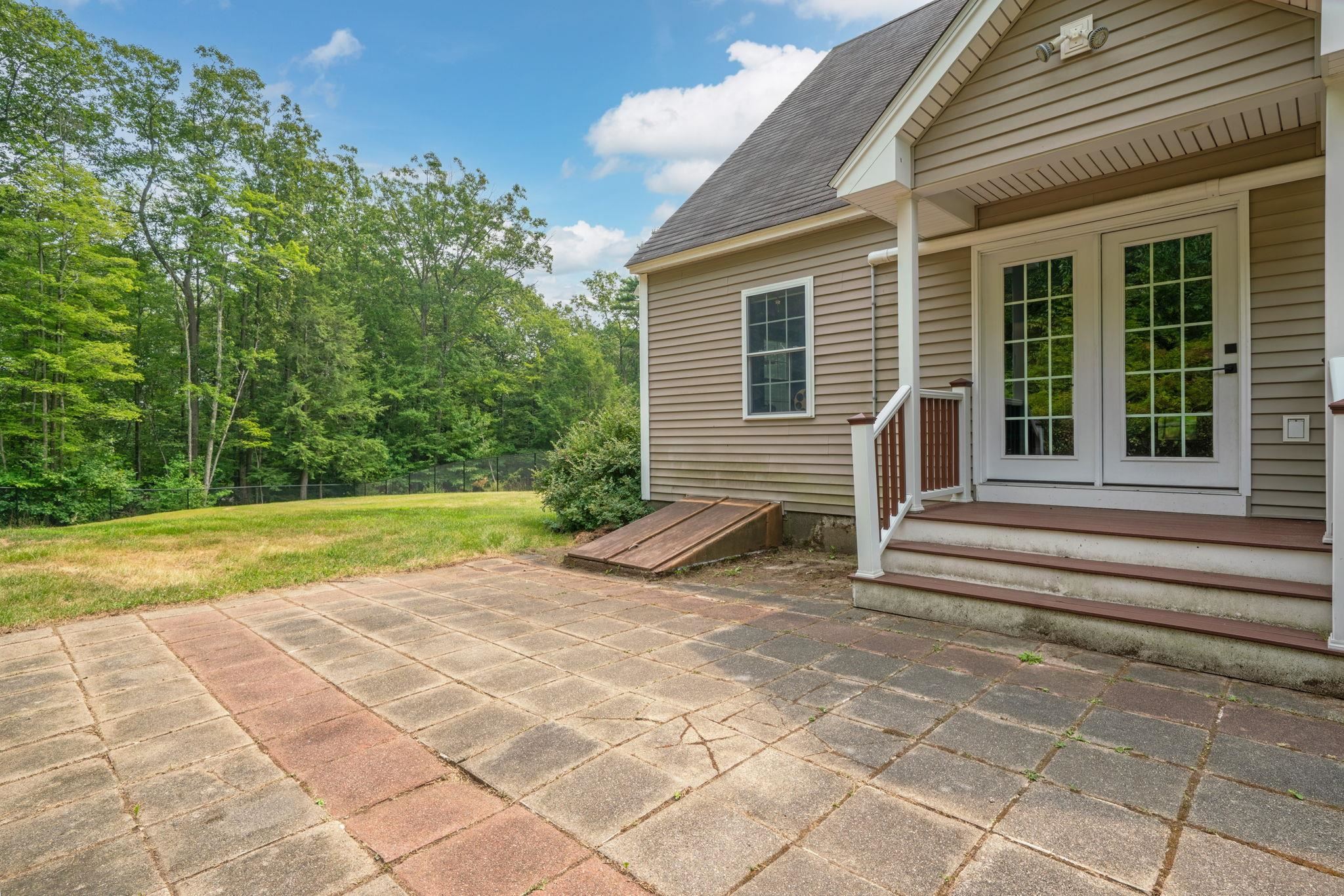 Goffstown, New Hampshire 03045, United States, 4 Bedrooms Bedrooms, ,3 BathroomsBathrooms,Residential,Active,186327