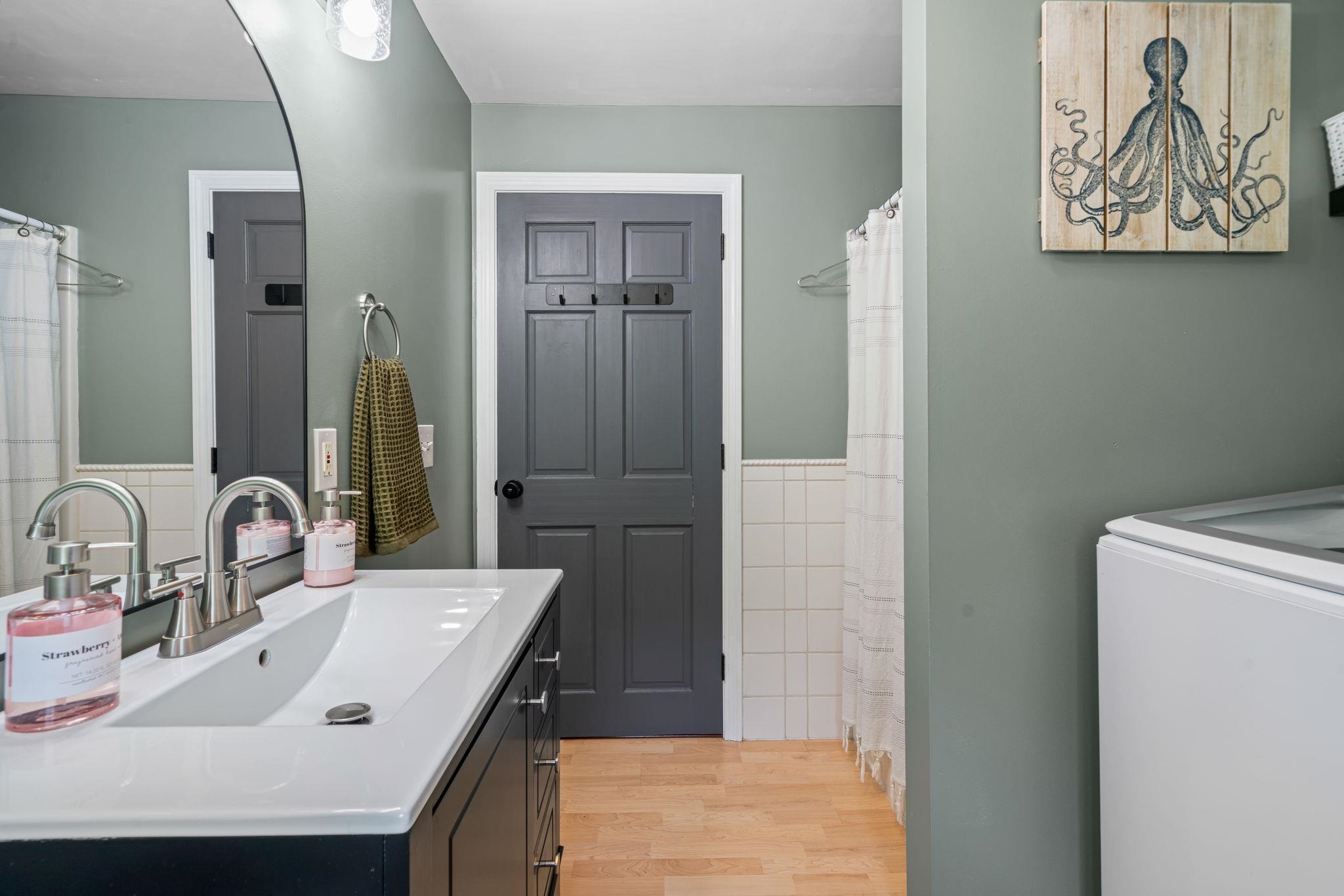 Goffstown, New Hampshire 03045, United States, 4 Bedrooms Bedrooms, ,3 BathroomsBathrooms,Residential,Active,186327