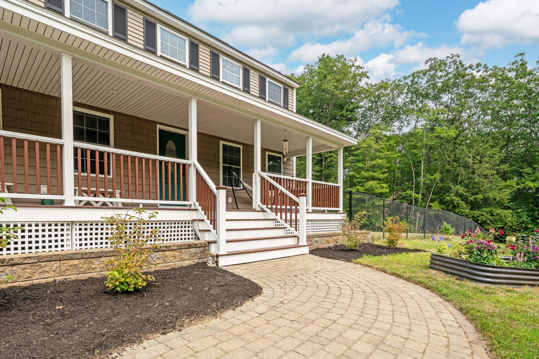 Goffstown, New Hampshire 03045, United States, 4 Bedrooms Bedrooms, ,3 BathroomsBathrooms,Residential,Active,186327